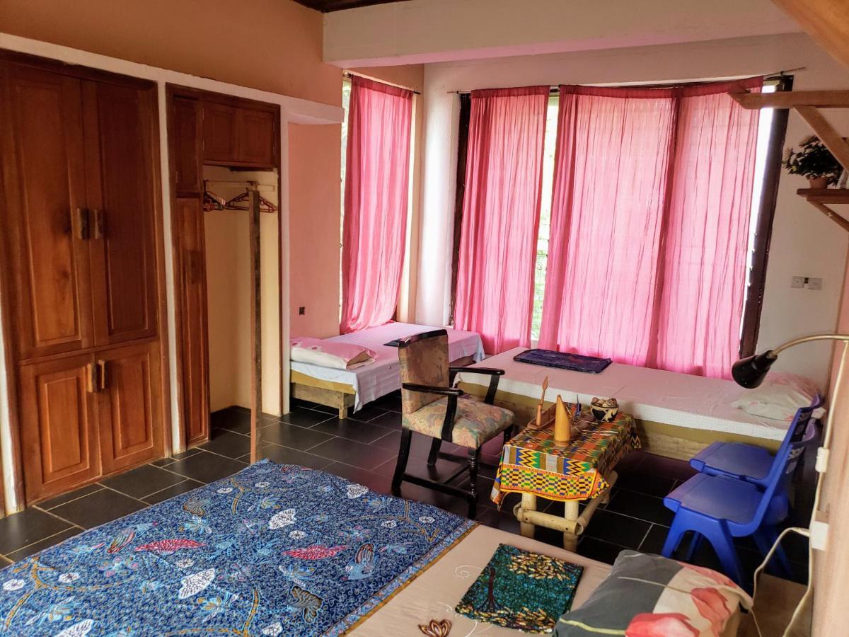 Scorpion Hill Lodge Busua エクステリア 写真